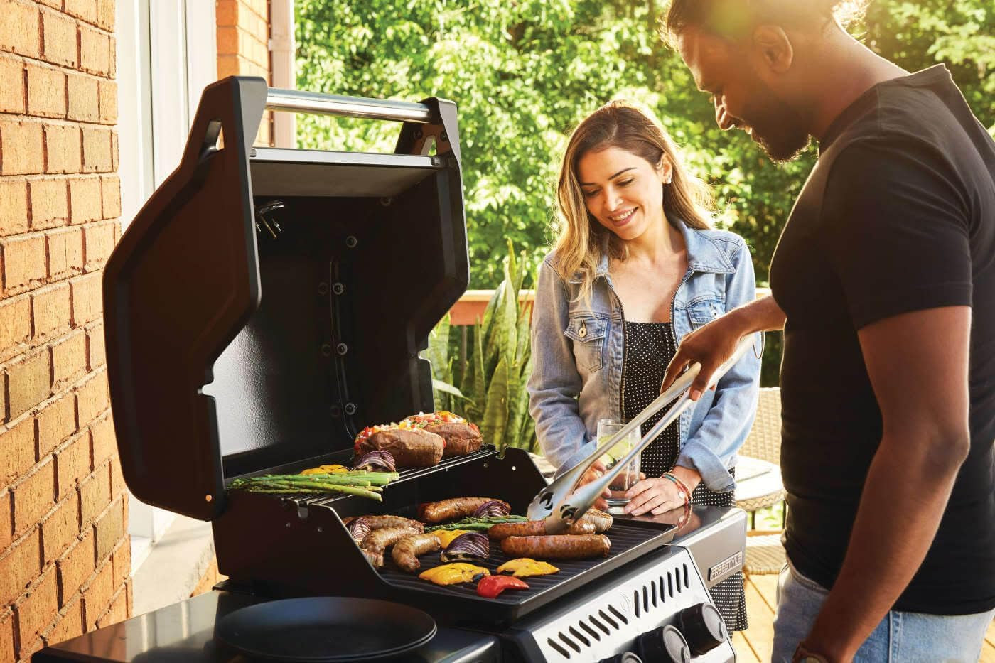 Freestyle 365 Propane Gas BBQ Grill - F365DPGT - Barbecue Gas Cart, with 3 Burners, Folding Side Shelves, Instant Failsafe Ignition, Porcelain Coated Cast Iron Cooking Grids